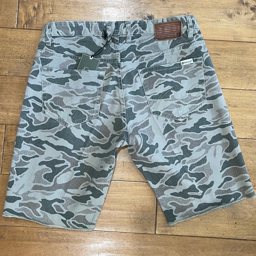MATIX - “Gripper fit” - light green tiger Camo shorts **NWT**